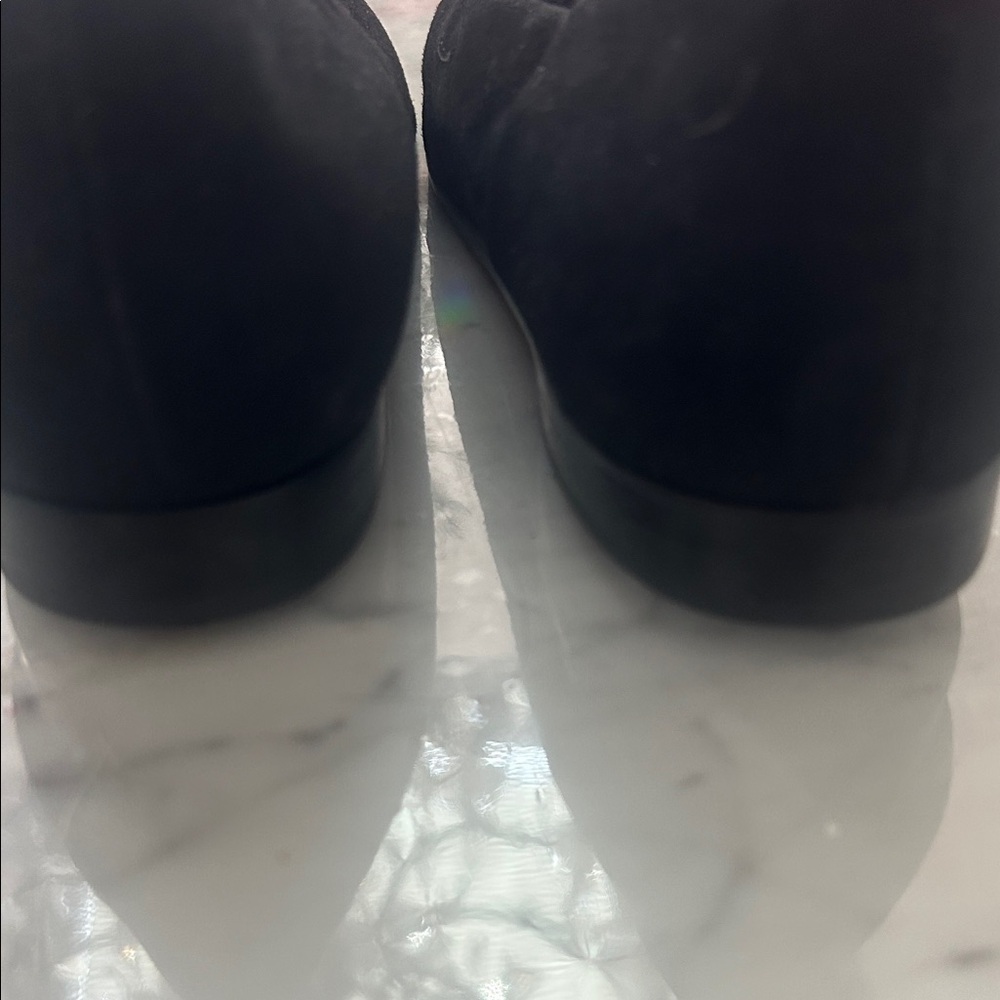 Kenneth Cole Vintage Black Flats with Gold Accent - Picture 9 of 11